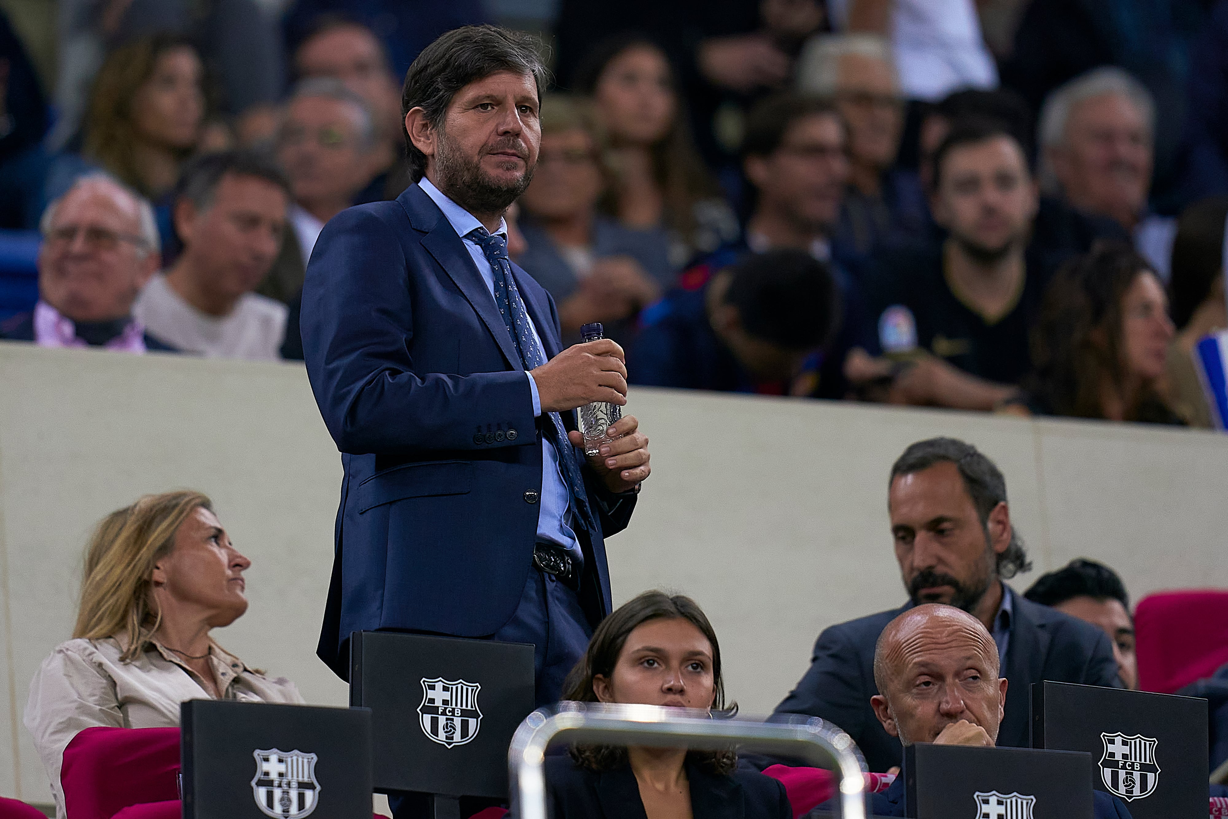 Mateu Alemany durante el partido ante el Inter en el Camp Nou.