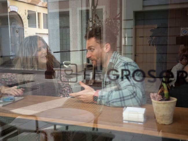 Elias Pérez, director de cine conversa con Ana Gil, periodista de la Cadena SER de Huelva