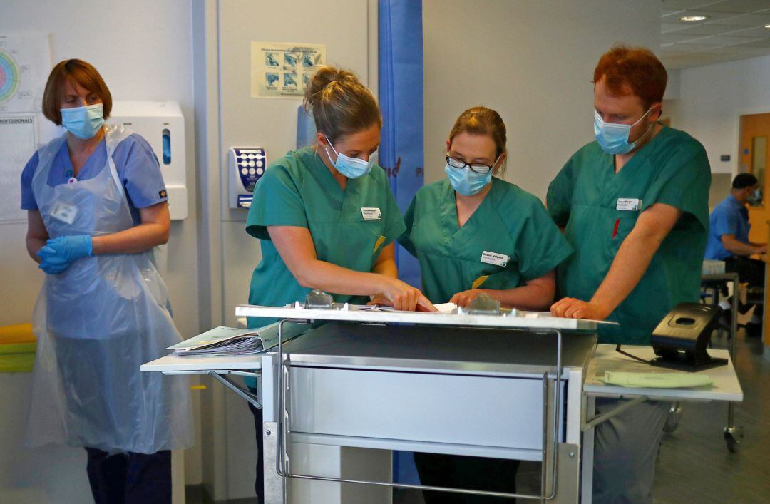 Sanitarios trabajando en un hospital
