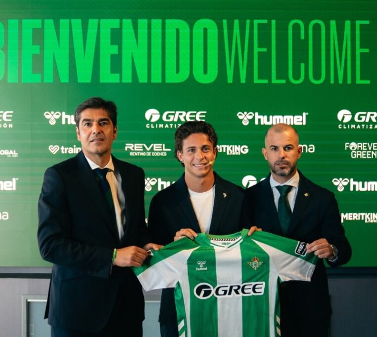 Rodrigo Riquelme durante su presentación/ Real Betis 