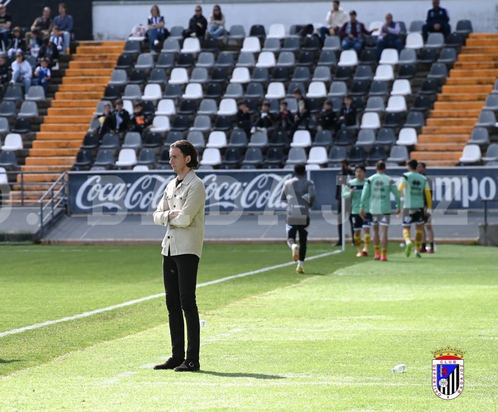 David Tenorio seguirá como entrenador del CD Badajoz.