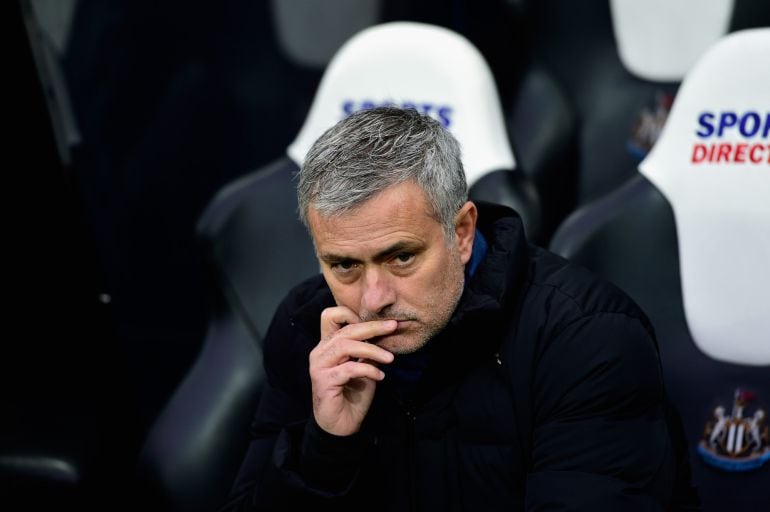 NEWCASTLE UPON TYNE, ENGLAND - DECEMBER 06:  Chelsea manager Jose Mourinho looks on before  the Barclays Premier League match between Newcastle United and Chelsea at St James&#039; Park on December 6, 2014 in Newcastle upon Tyne, England.  (Photo by Stu Forste