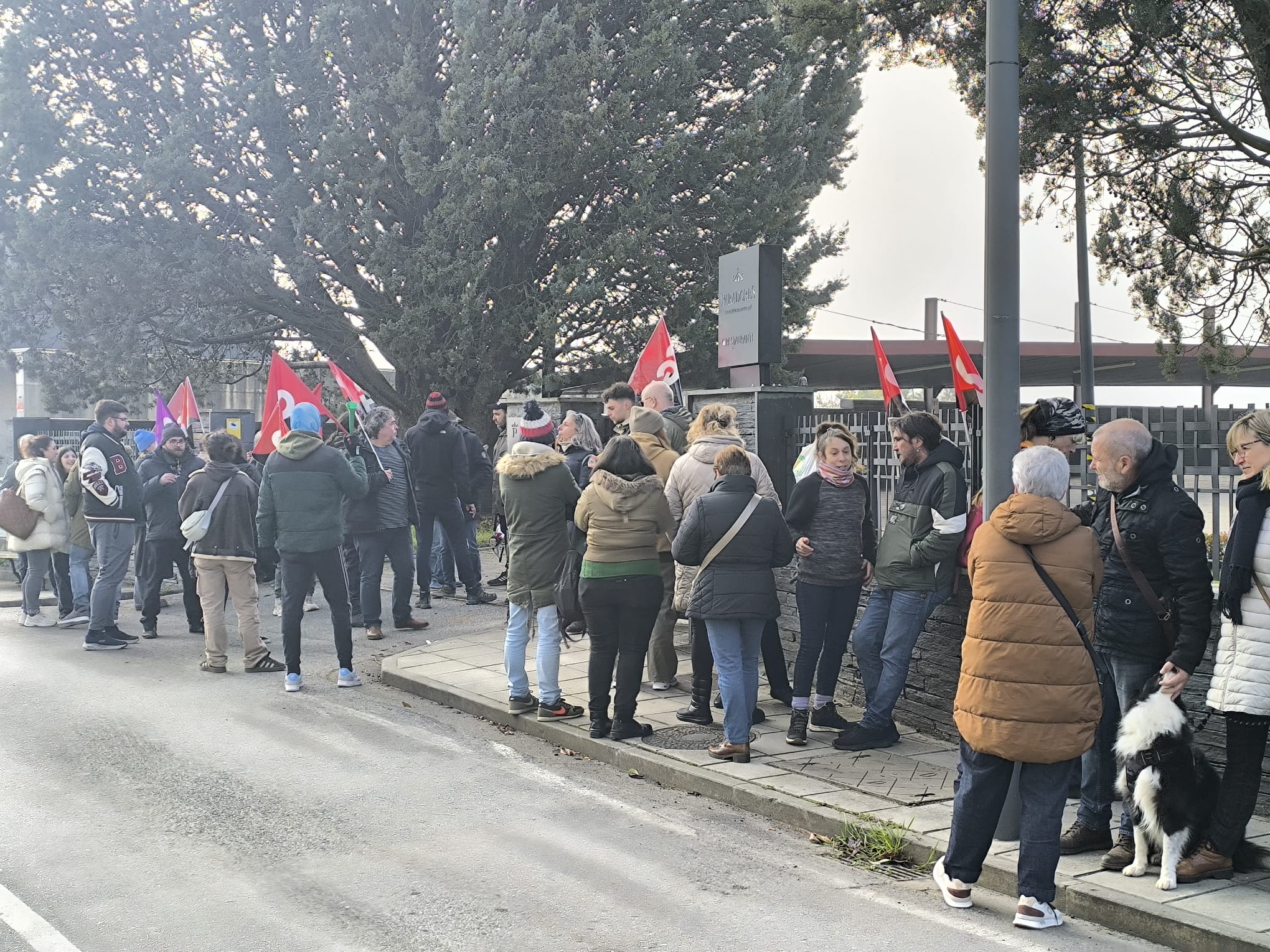 Protesta frente al parador de Villafranca del Bierzo