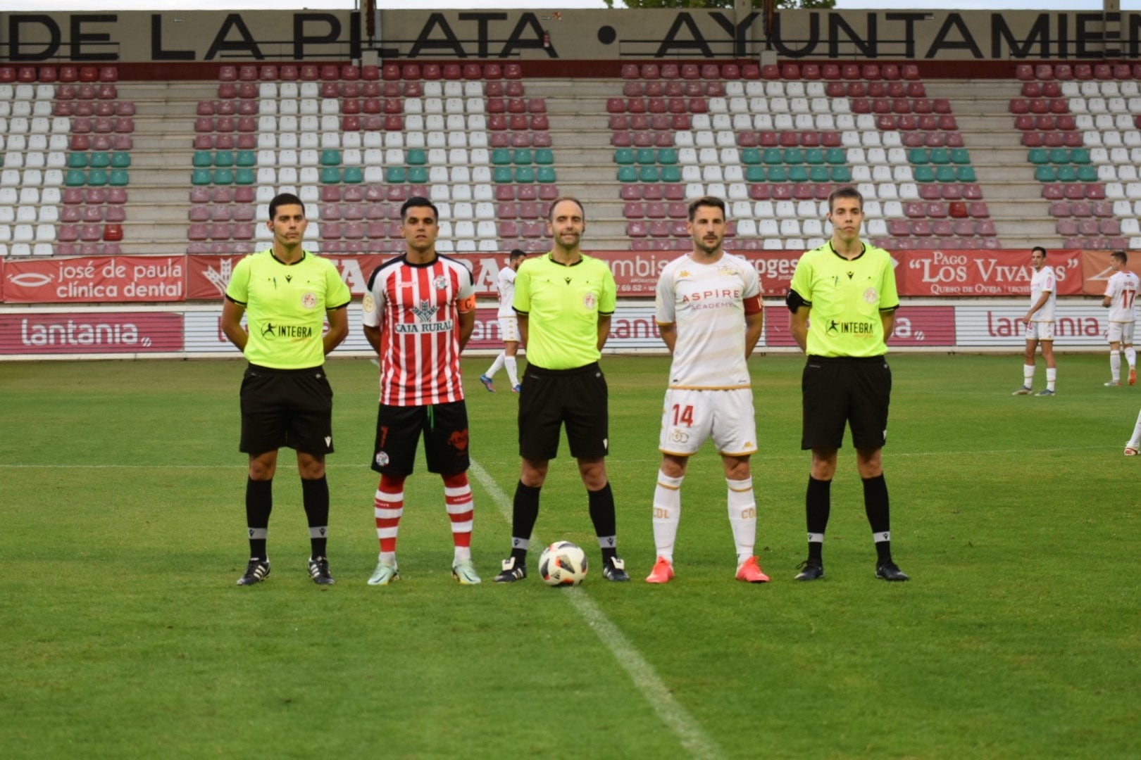 Foto inicial del partido entre el Zamora CF y la Cultural y Deportiva Leonesa