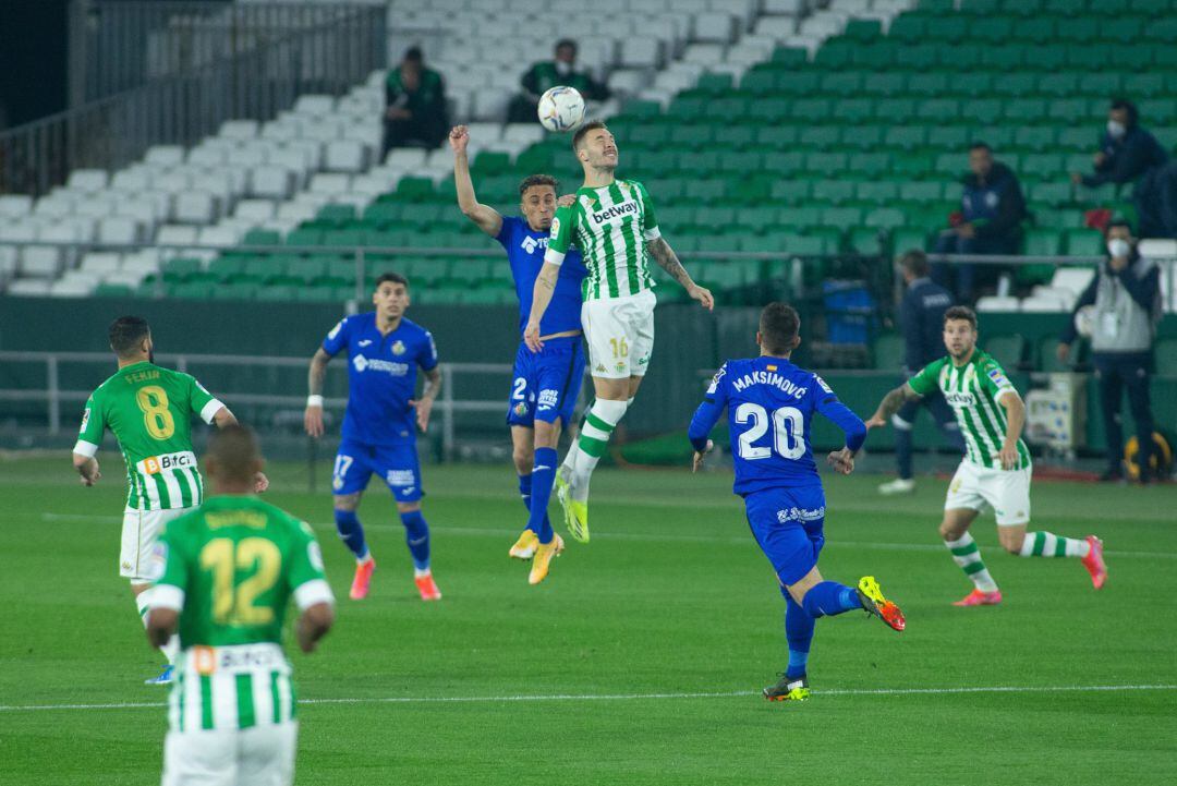 Soufiane Chakla of Getafe and Loren Moron of Real Betis during LaLiga, football match played between Real Betis Balompie and Getafe Club Futbol at Benito Villamarin Stadium on February 19, 2021 in Sevilla, Spain. AFP7 
 