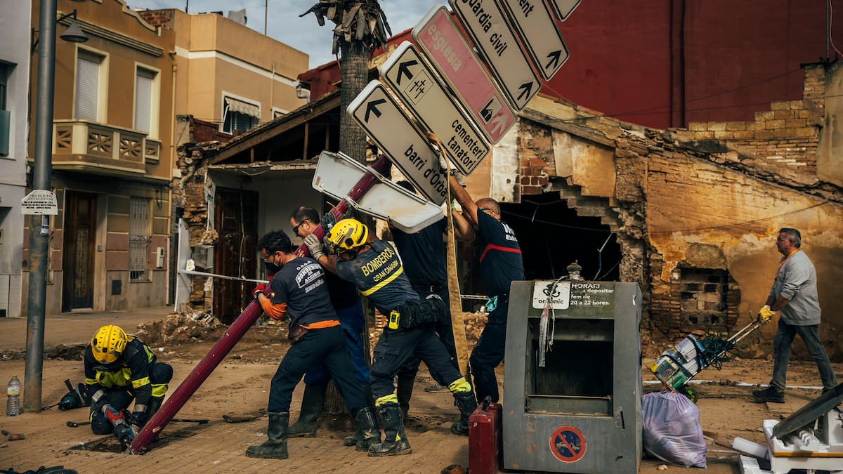 Óscar Corral, Premio Ortega y Gasset de Fotografía 2025: "Vi a los bomberos y supe que tenía la foto"