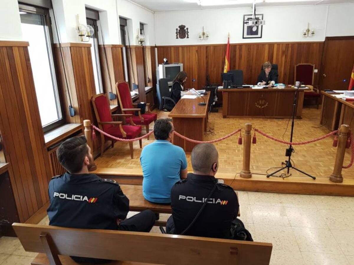 El hombre acusado de atracar tres farmacias en Albacete lo niega