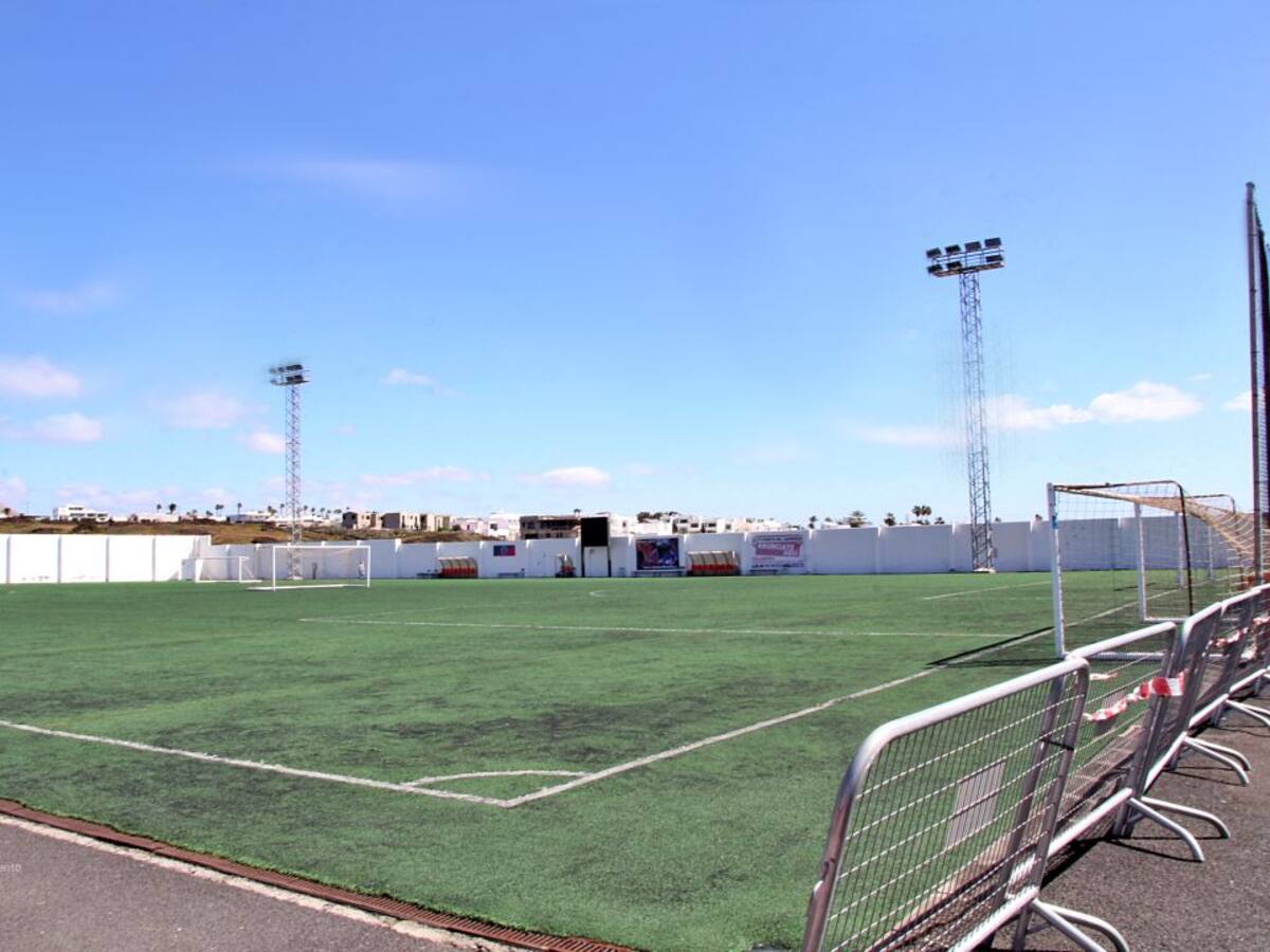 El Ayuntamiento de Tías licita la reforma del campo de fútbol de Puerto del Carmen por 1.057.119 euros