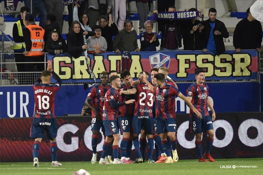 El Alcoraz vibró con el triunfo de la SD Huesca ante el Cádiz