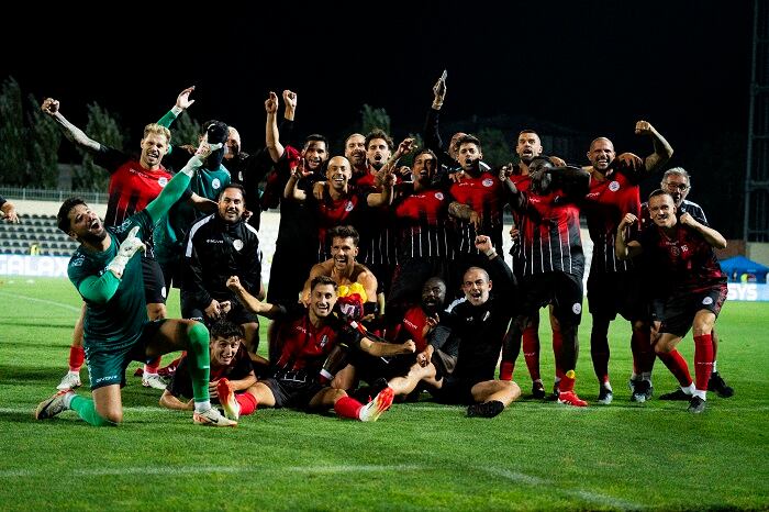 La plantilla celebra el triunfo