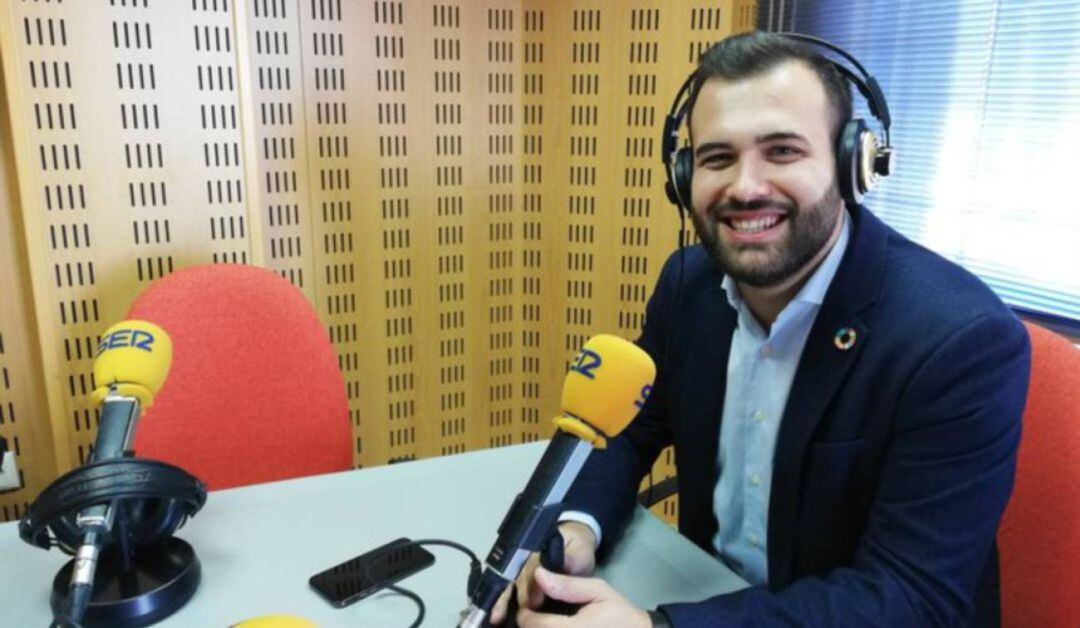 El alcalde de Cáceres, Luis Salya en una entrevista en noviembre en los estudios de SER Cáceres