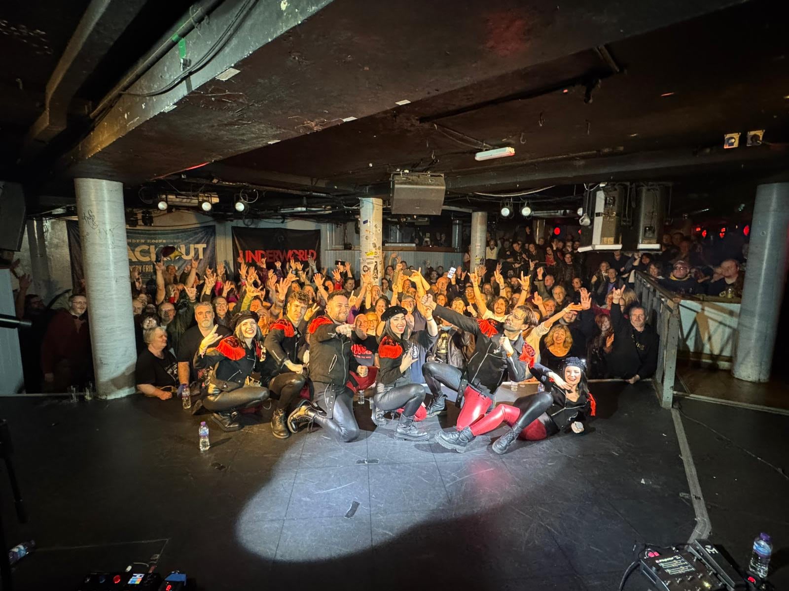 Broken Peach actúa en Camden