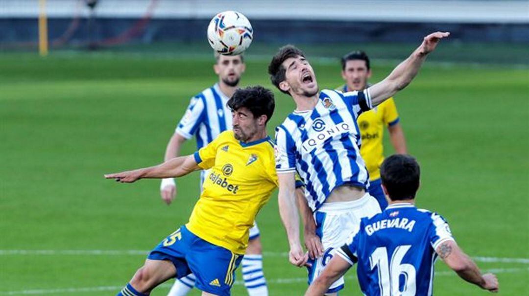 Aritz Elustondo sufrió su primera lesión contra el Cádiz