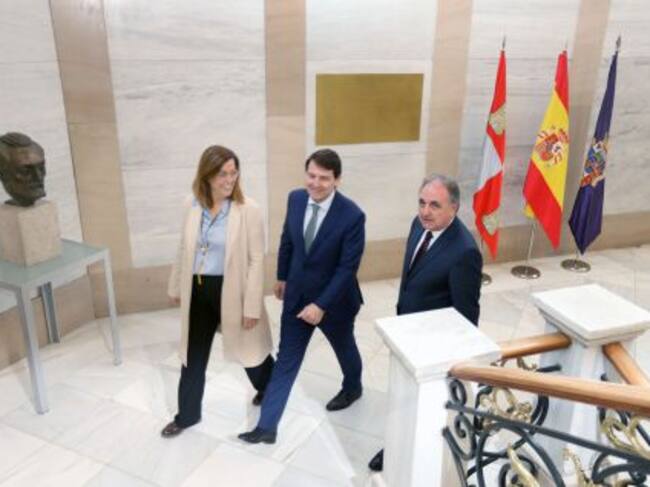 Fernández Mañueco durante su visita a la Diputación