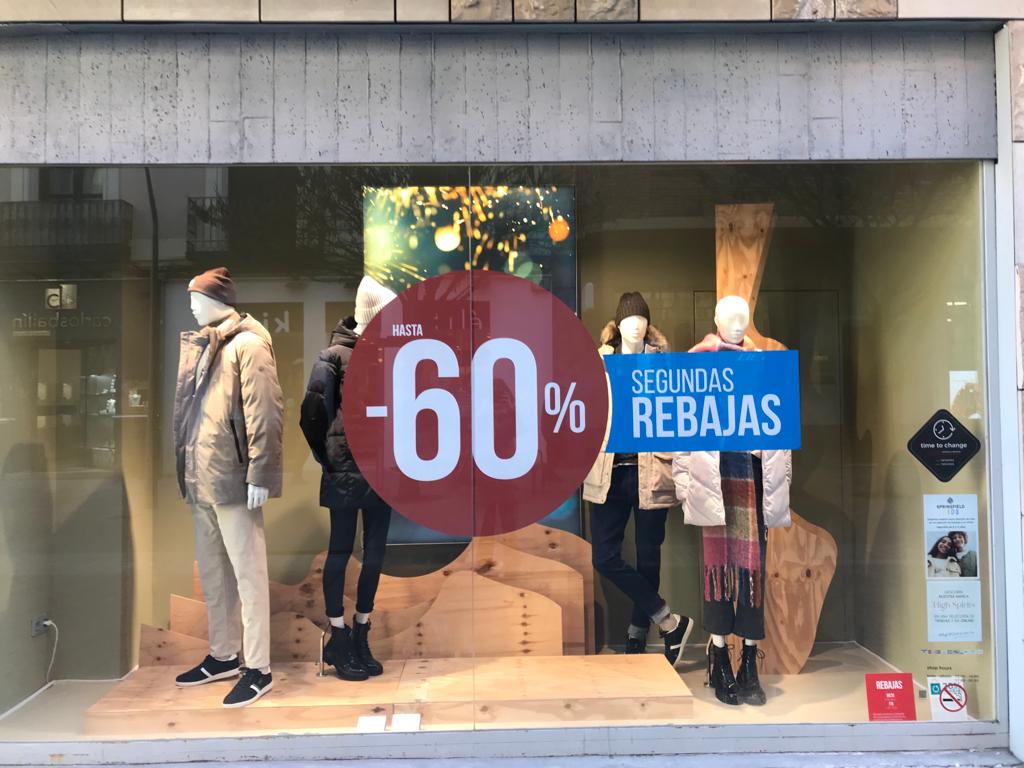 Recién pasado Reyes ya había comercios en Huesca con segundas rebajas