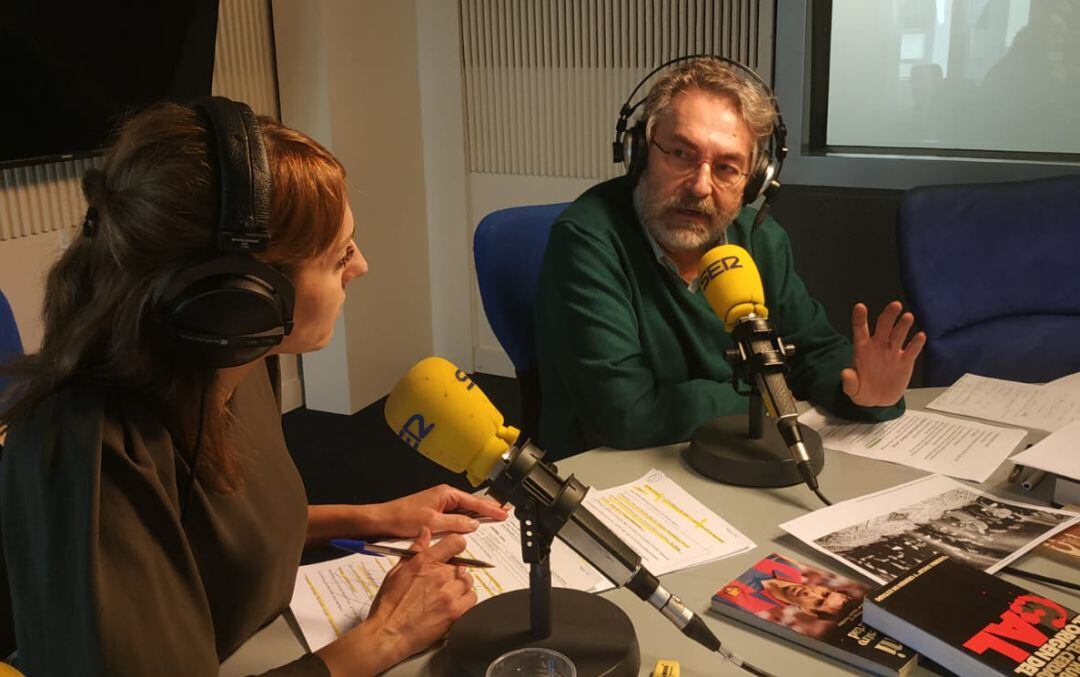 Antonio Rubio Campaña, junto a Macarena Berlín en los estudios de la Cadena SER