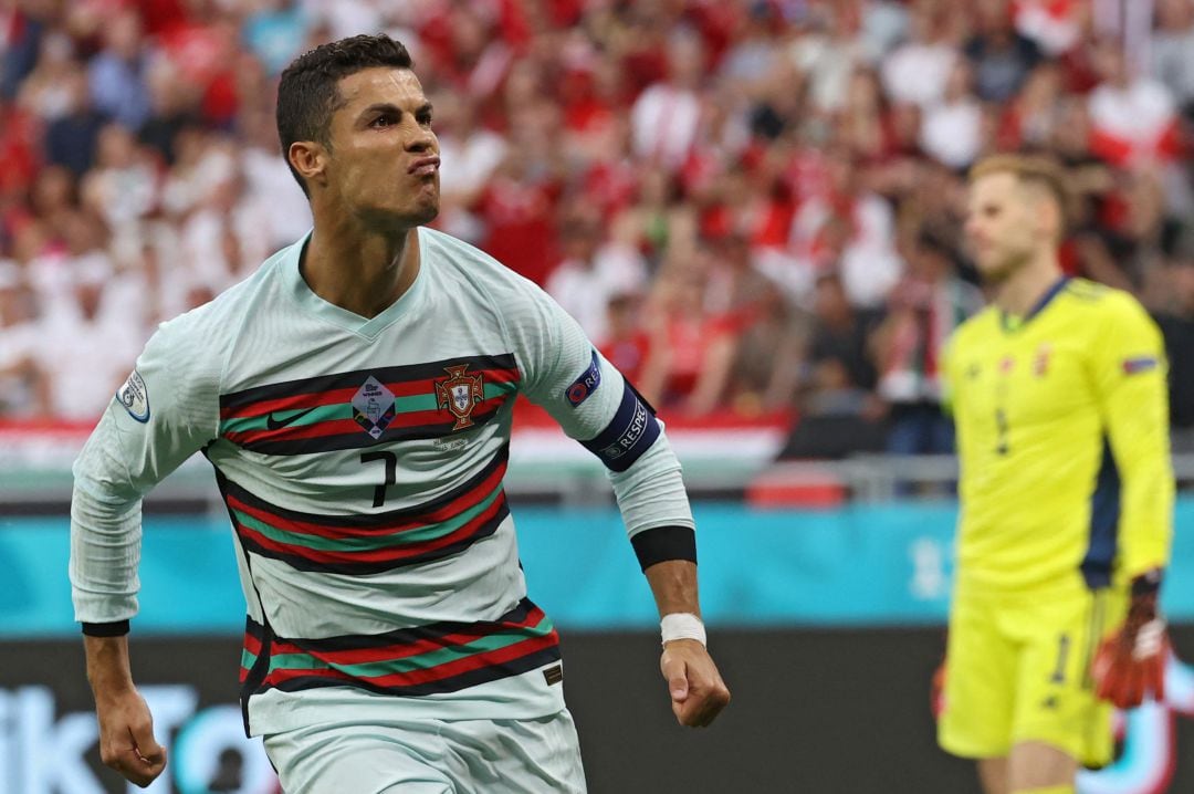 Cristiano Ronaldo celebrando su gol de penalti a Hungría