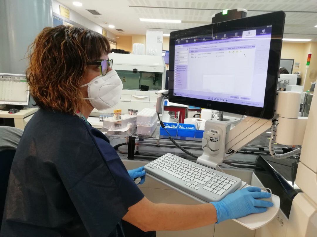 Profesional sanitario en uno de los hospitales andaluces