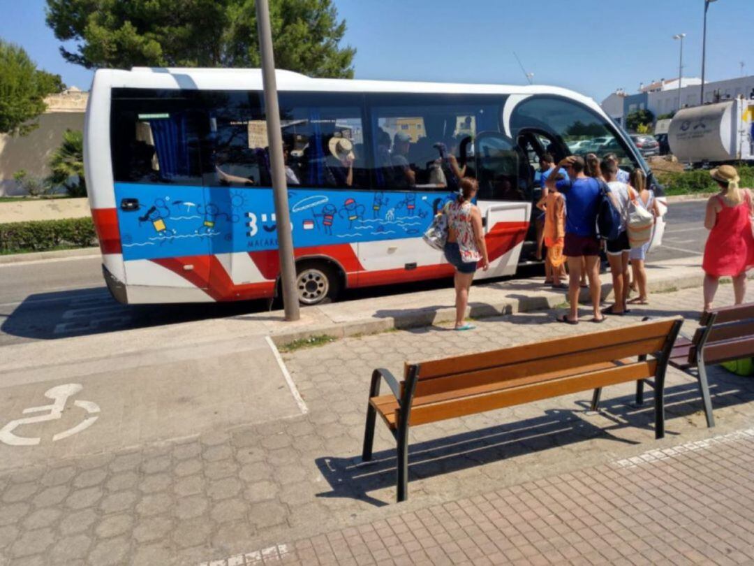 El autobús de Macarella volverá a funcionar el 1 de junio.