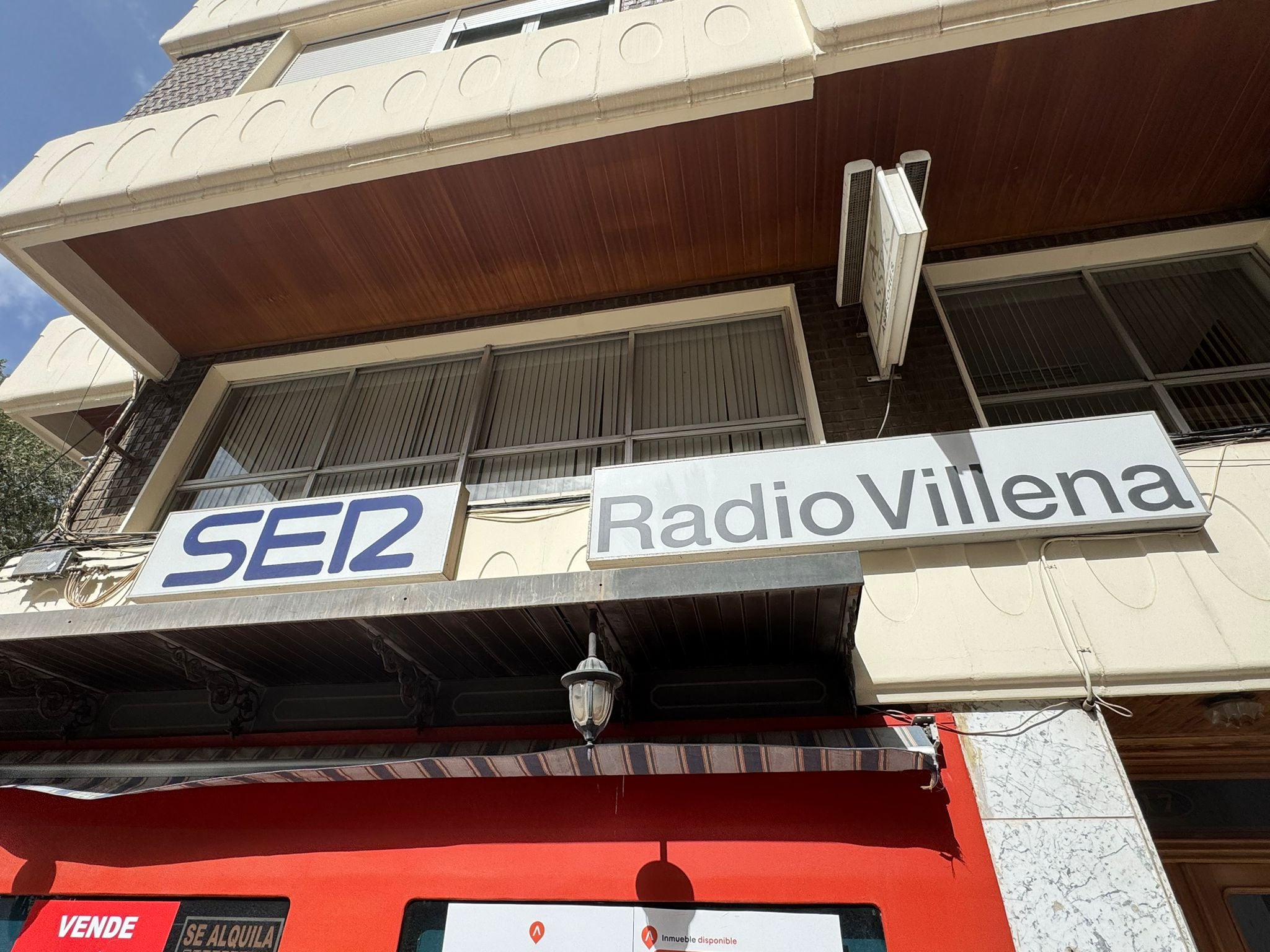 Exterior de los estudios de Radio Villena