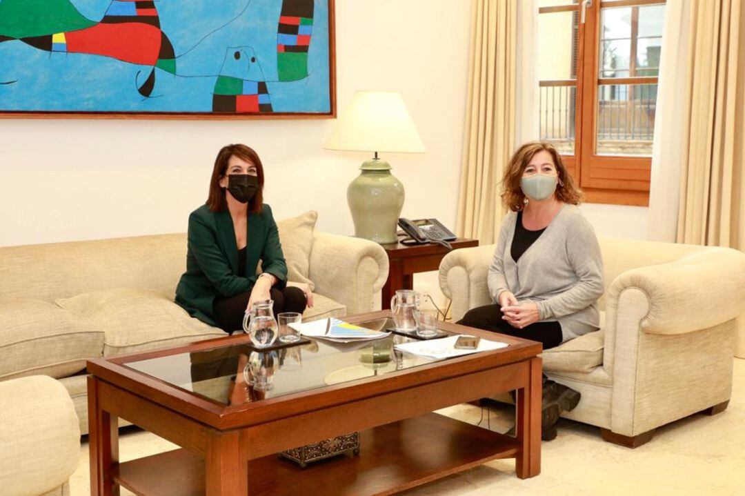 Ana Juan y Francina Armengol