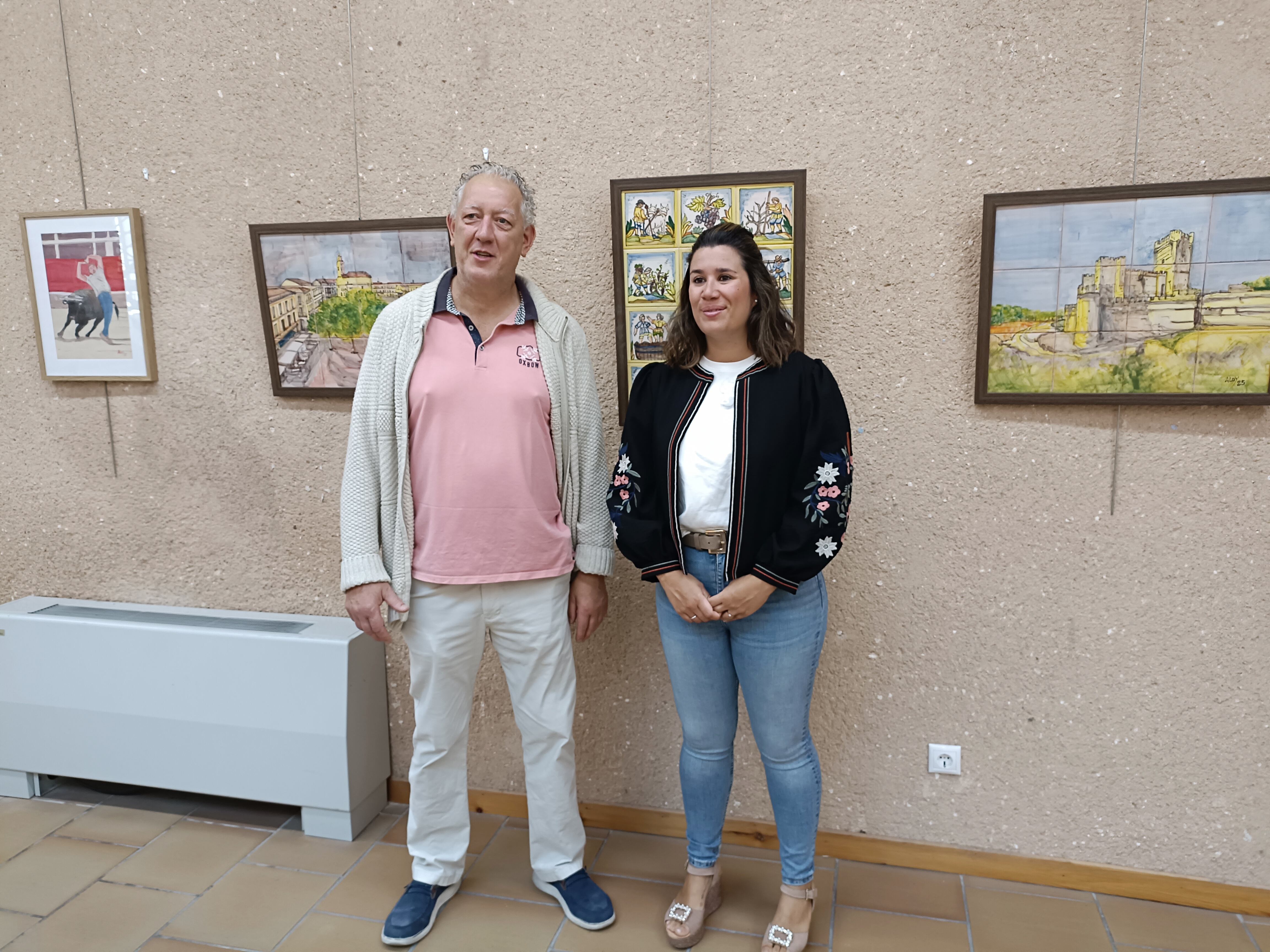 El auto, Francisco Aloy Carne, y la concejala de Turismo de Medina del Campo, Nadia González