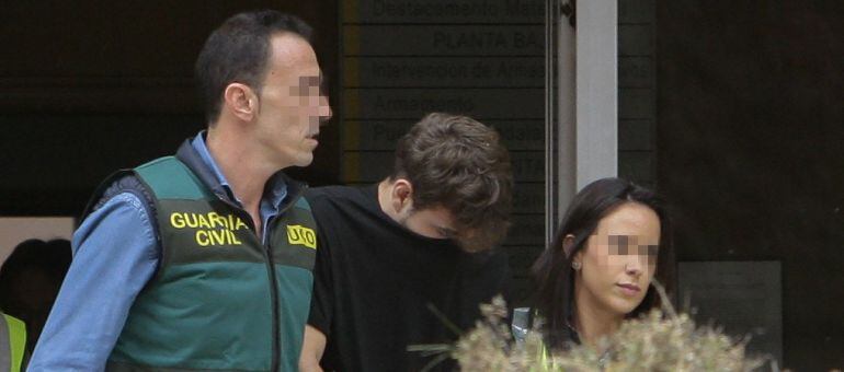 El presunto asesino de Pioz (Guadalajara), François Patrick Nogueira Gouveia, a su llegada a la Comandancia de la Guardia Civil de Guadalajara