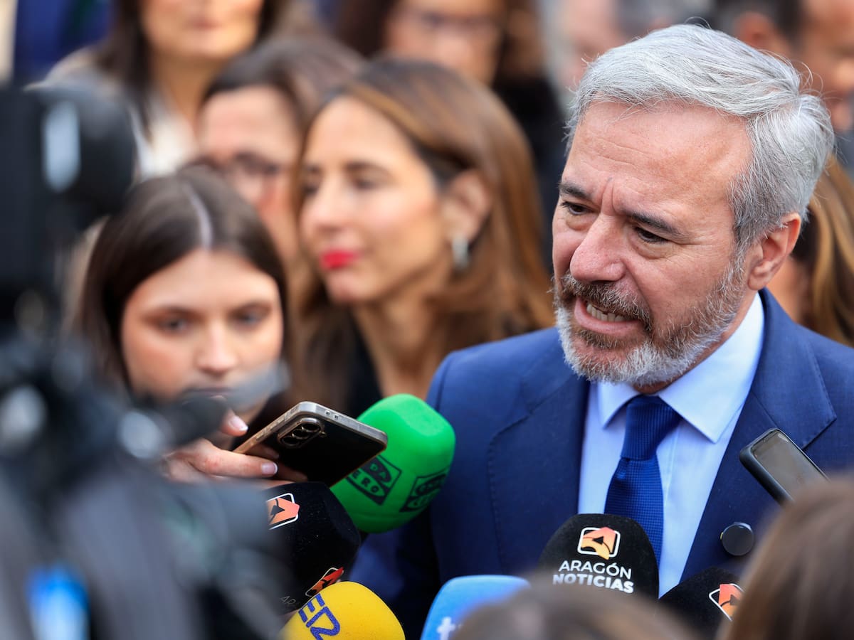 Azcón emplaza a Vox a decidir si quiere entrar en el gobierno y cree que podría estar "muy cerca" de su techo electoral