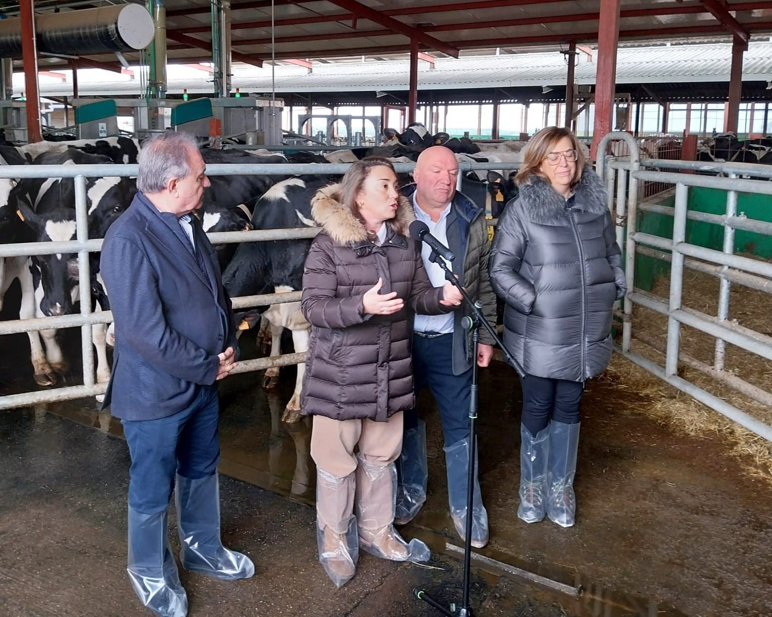 Visita de la consejera de Agricultura a la explotación palentina