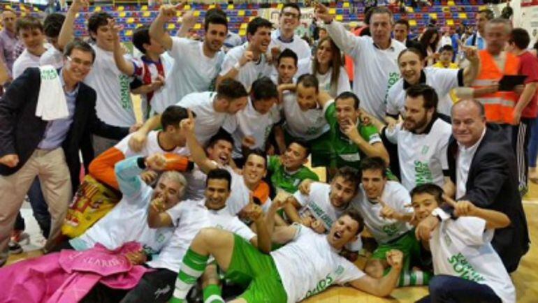 El UMA Antequera celebrando el ascenso