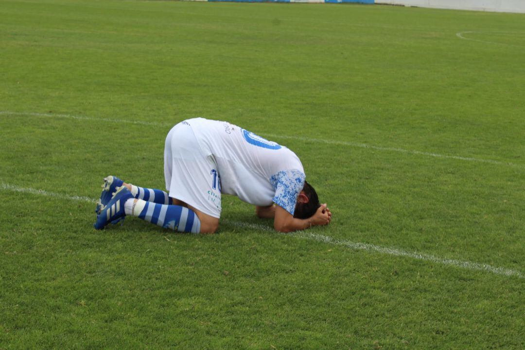 Un jugador del Arcos CF al término del partido