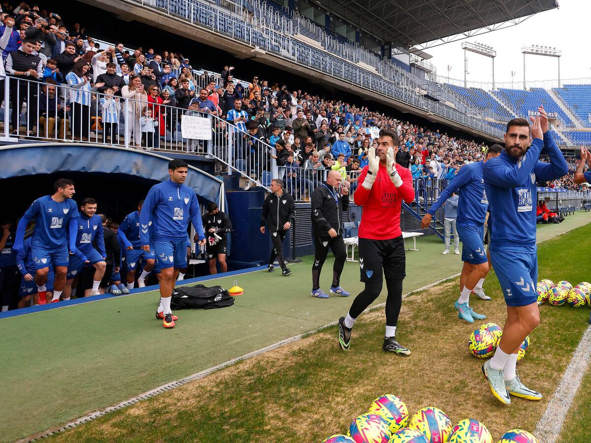 Locura blanquiazul en el entrenamiento del Málaga