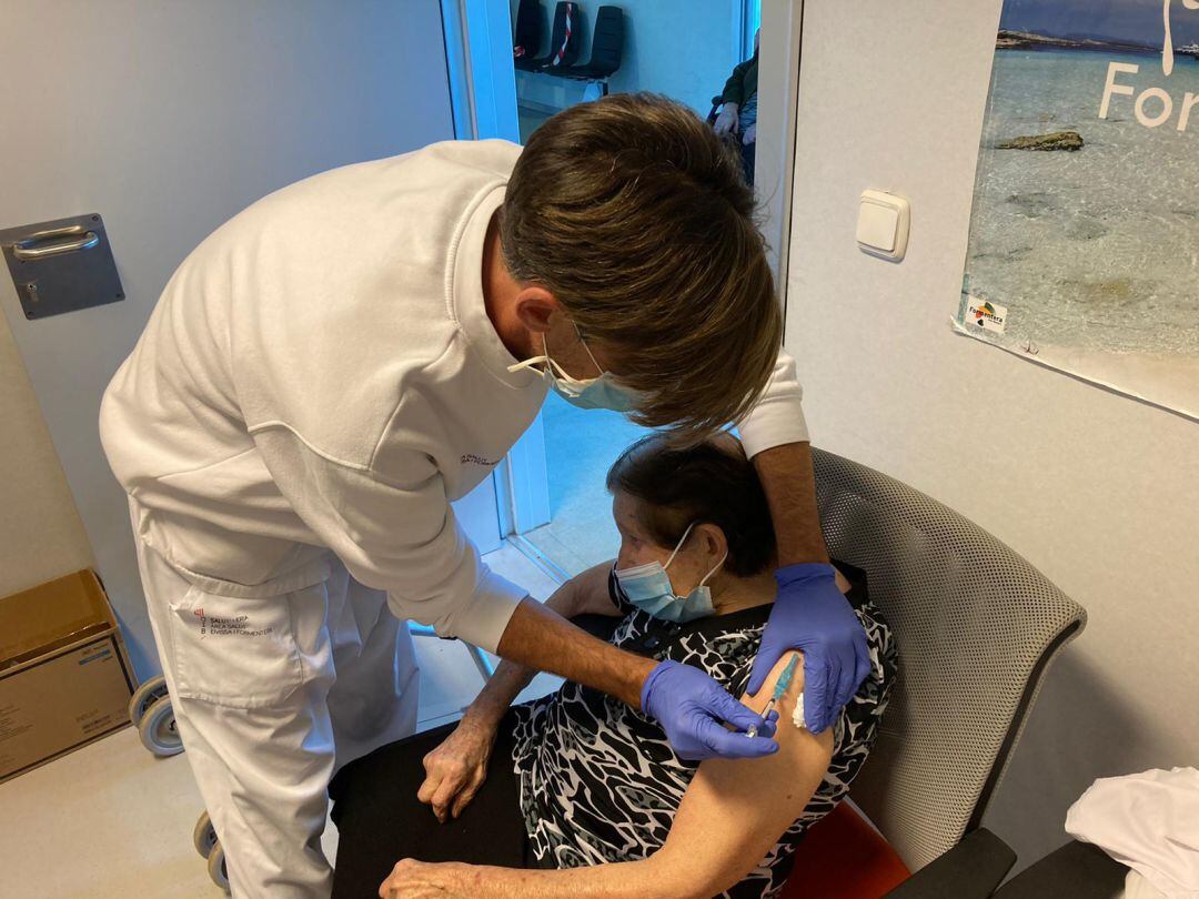 Vacuna a grandes dependientes