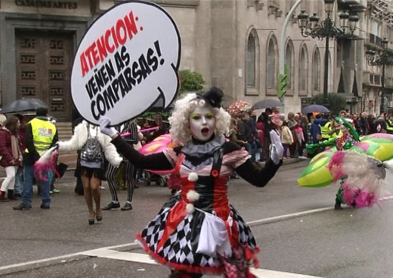 Un momento del desfile de comparsas de Carnaval en Vigo.