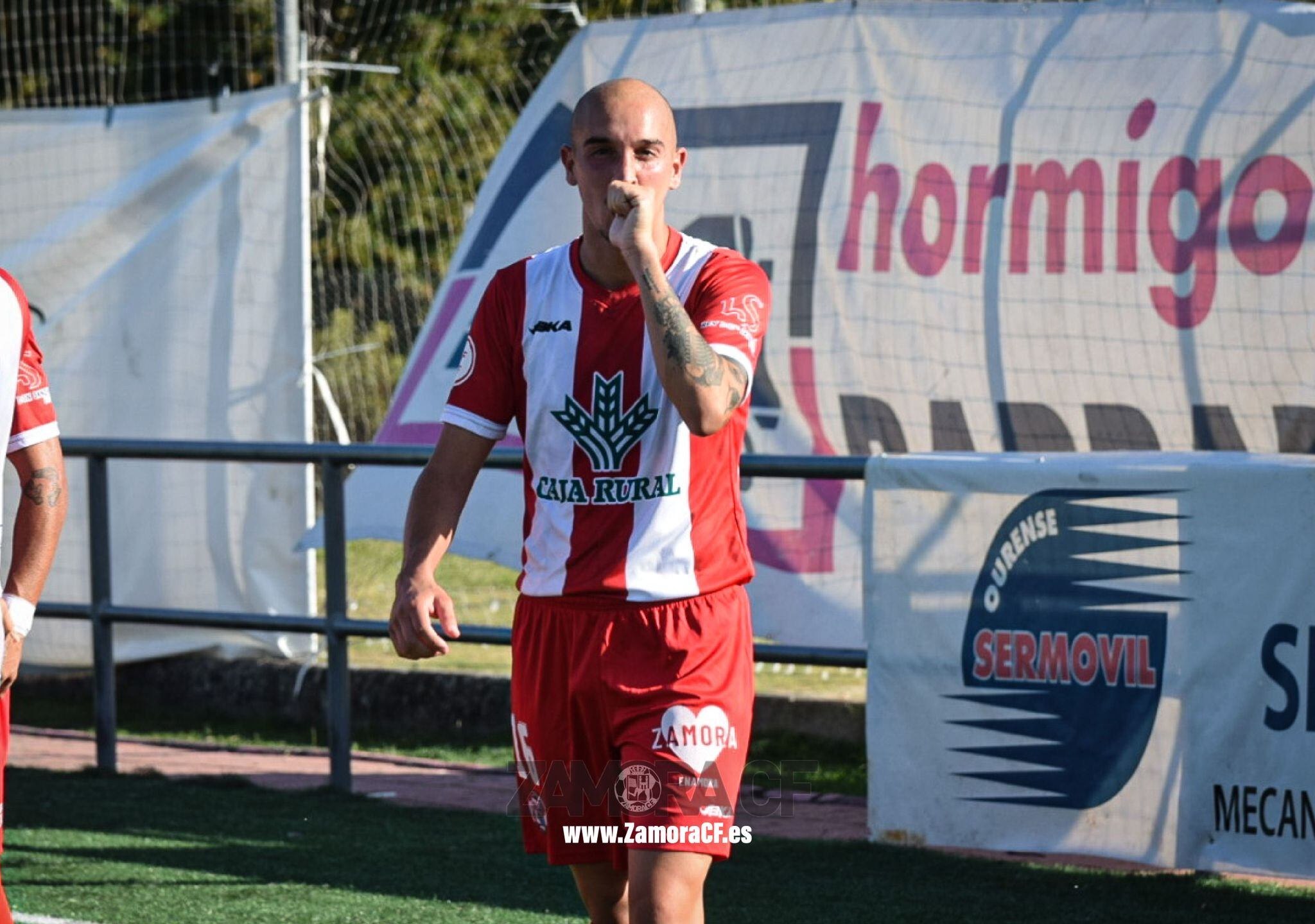 Etxaburu celebra su gol