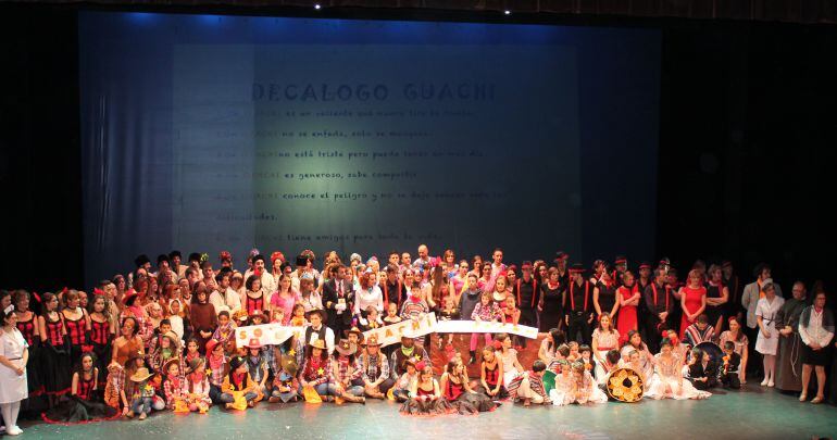 Imagen de una de las actuaciones de los Guachis en el Teatro de la Paz