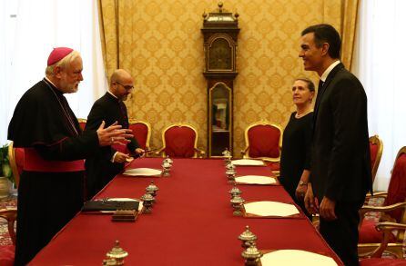 El presidente del Gobierno Pedro Sánchez se reúne con el secretario de Relaciones con los Estados, Monseñor Paul Richard Gallagher, tras su visita con el Papa en el Vaticano.