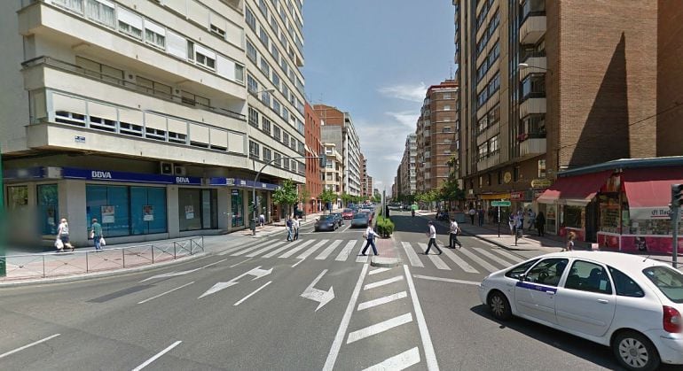 Imagen de la calle Puente Colgante desde el Paseo de Zorrilla