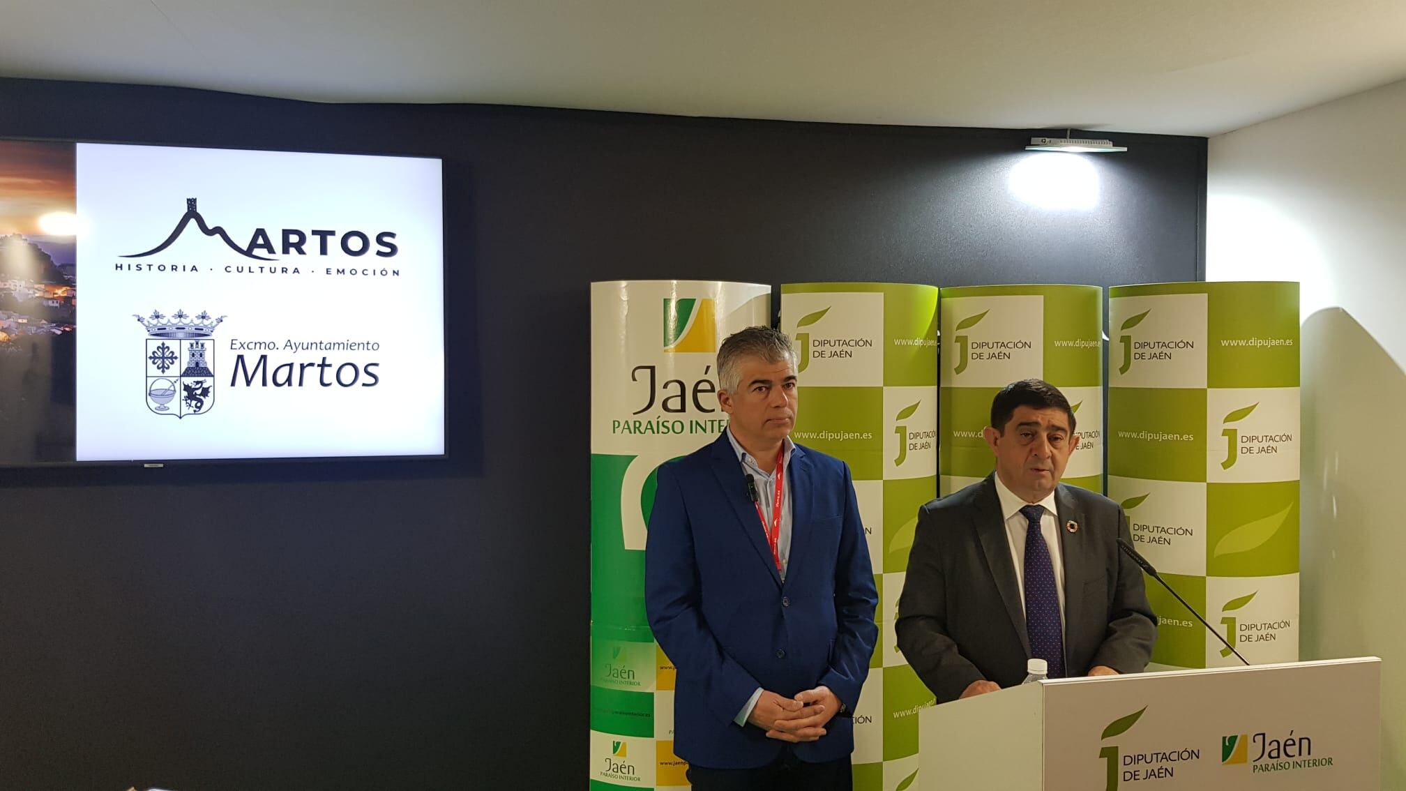 El alcalde de Martos, Emilio Torres, con Francisco Reyes, presidente de la Diputación de Jaén.