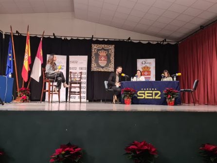 Rubén Torres, alcalde de Quero, María Jesús Nieto, profesora y Sandra Villajos, coordinadora del Centro de la Mujer