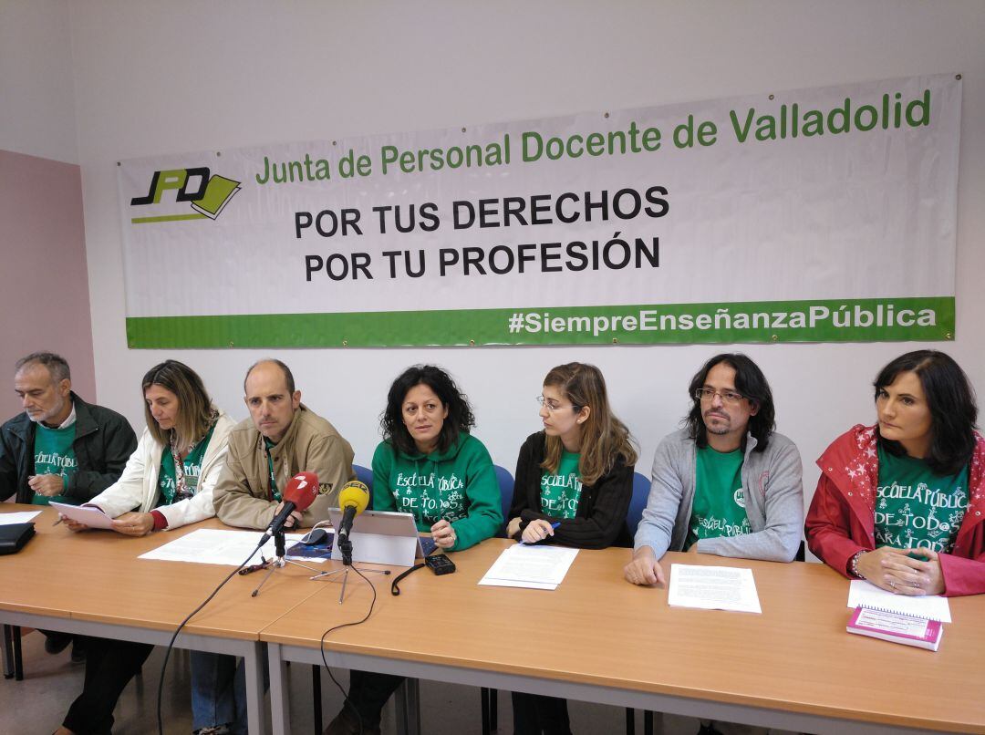 Rueda de prensa de los representantes del profesorado en el IES Juan de Juni