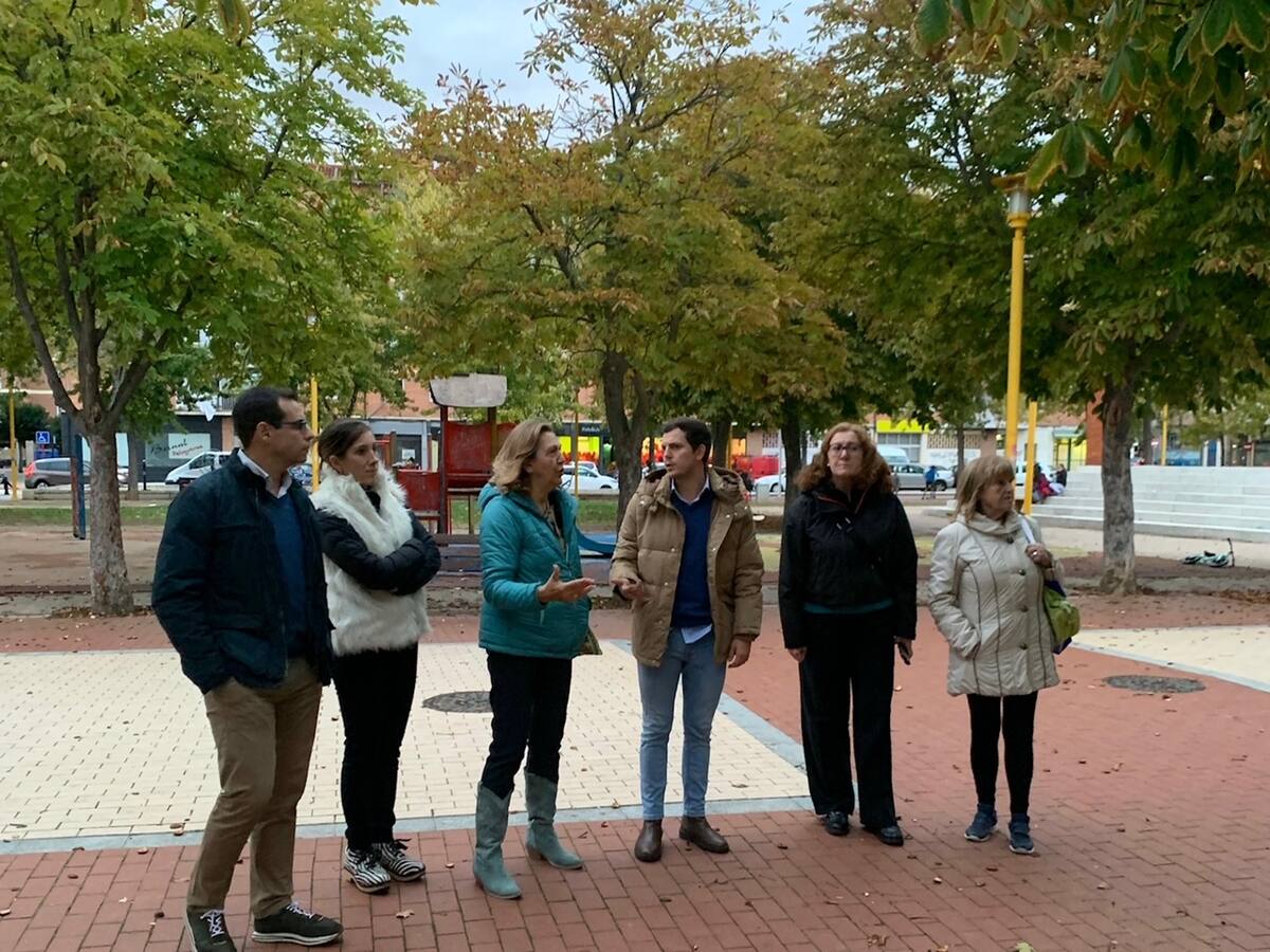 El PP recoge las demandas vecinales del Campo de la Juventud y la necesidad de reformar la Plaza de la Constitución