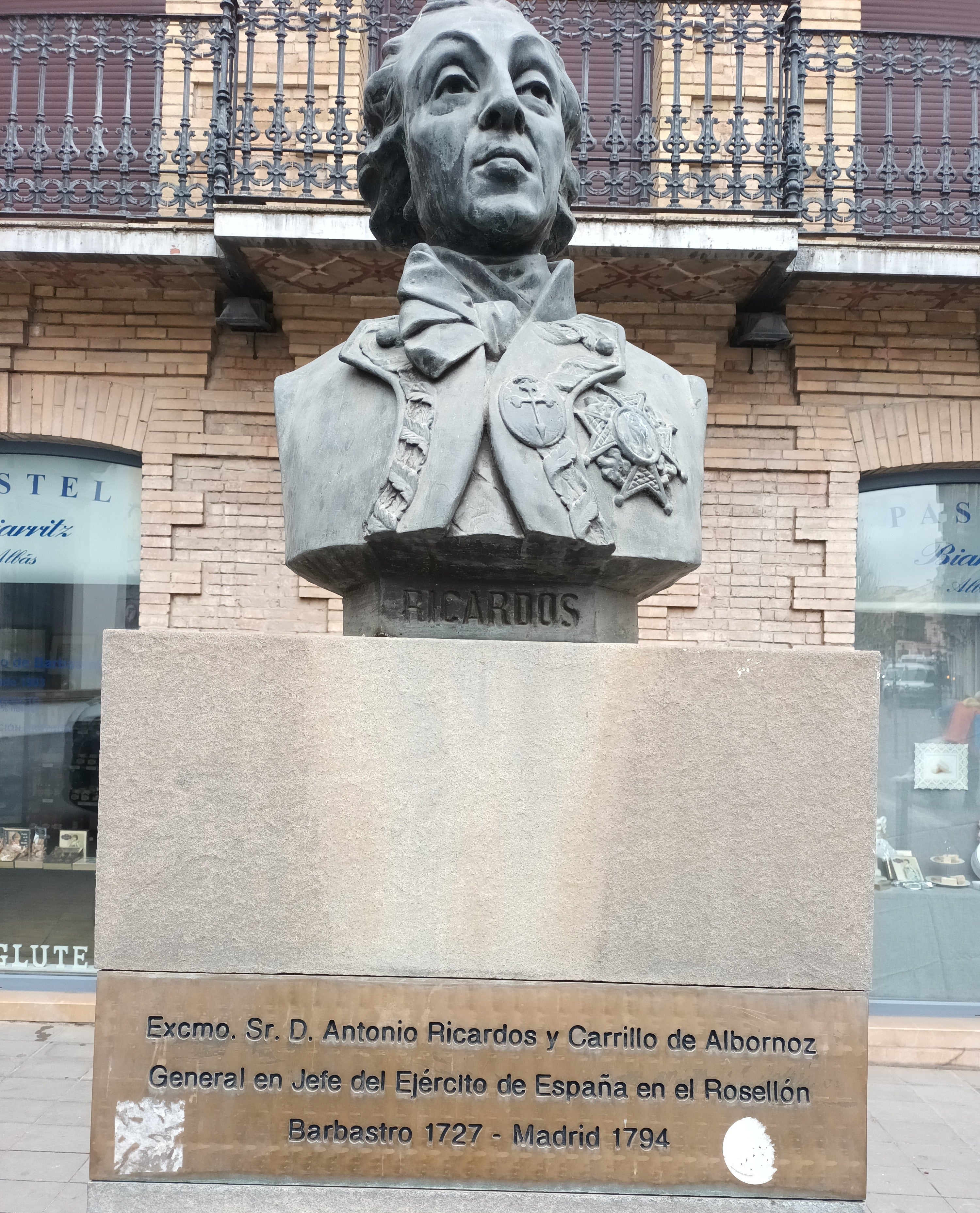 Monumento al General Antonio Ricardos en Barbastro