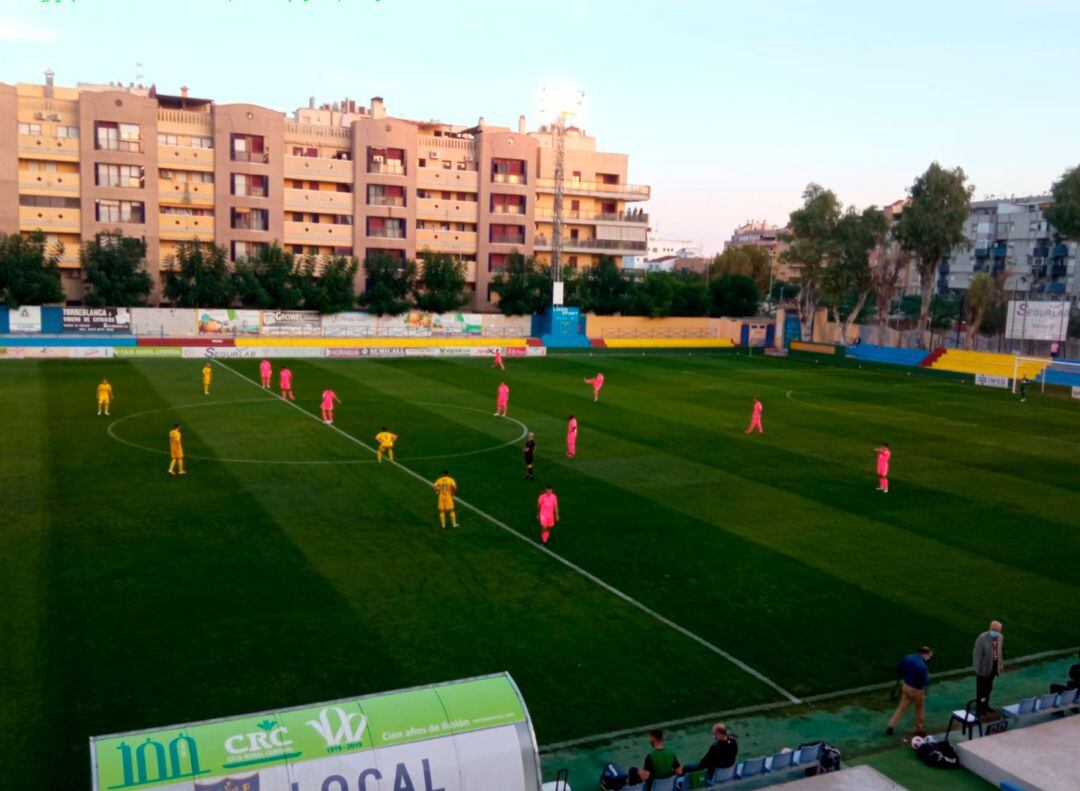 Momentos antes de iniciarse el encuentro entre el Orihuela y el Alcoyano en el campo de Los Arcos