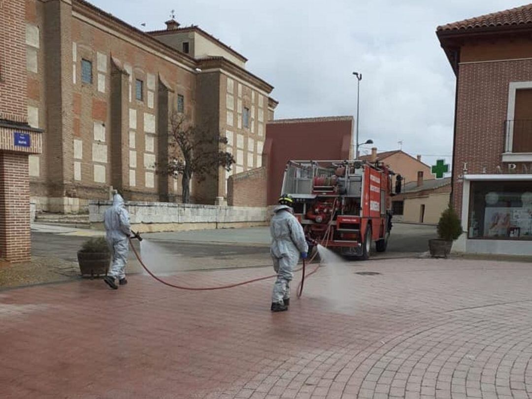 Labores de limpieza y desinfección que los Bomberos han llevado a cabo en Serrada