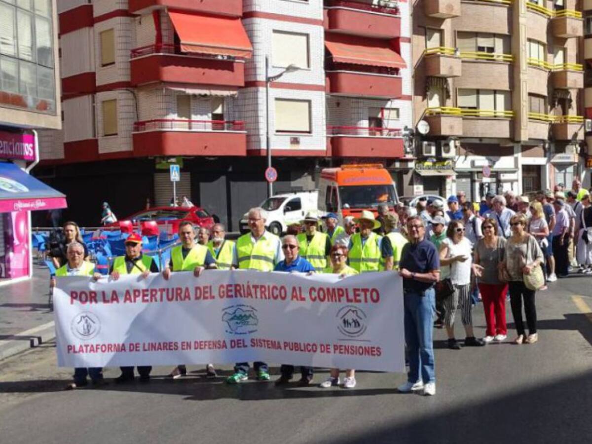 Pensionistas de Linares exigen claridad sobre el estado de las residencias antes de permitir nuevas admisiones