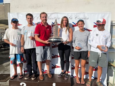 Mariano Stinga en el podio del LI Trofeo Ciudad de A Coruña de Snipe.