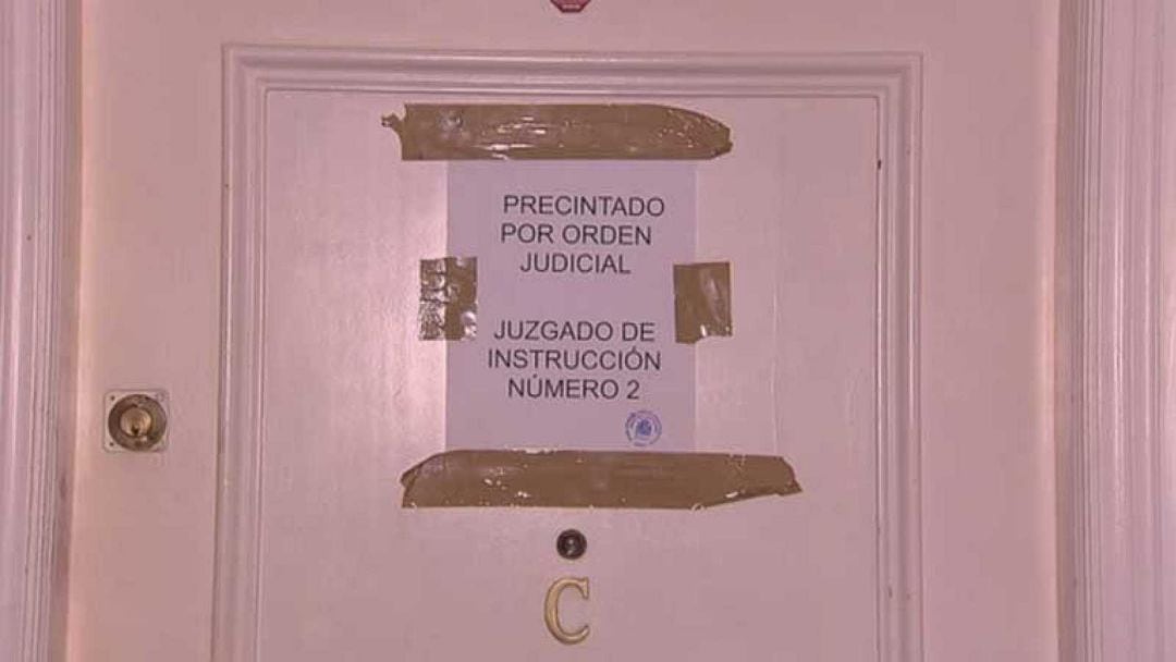 La puerta de la vivienda donde ocurrieron los hechos