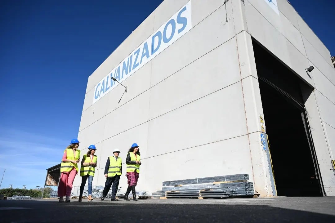 Visita de la delegada de Empleo, Ana Mata, a Industrias Algama.