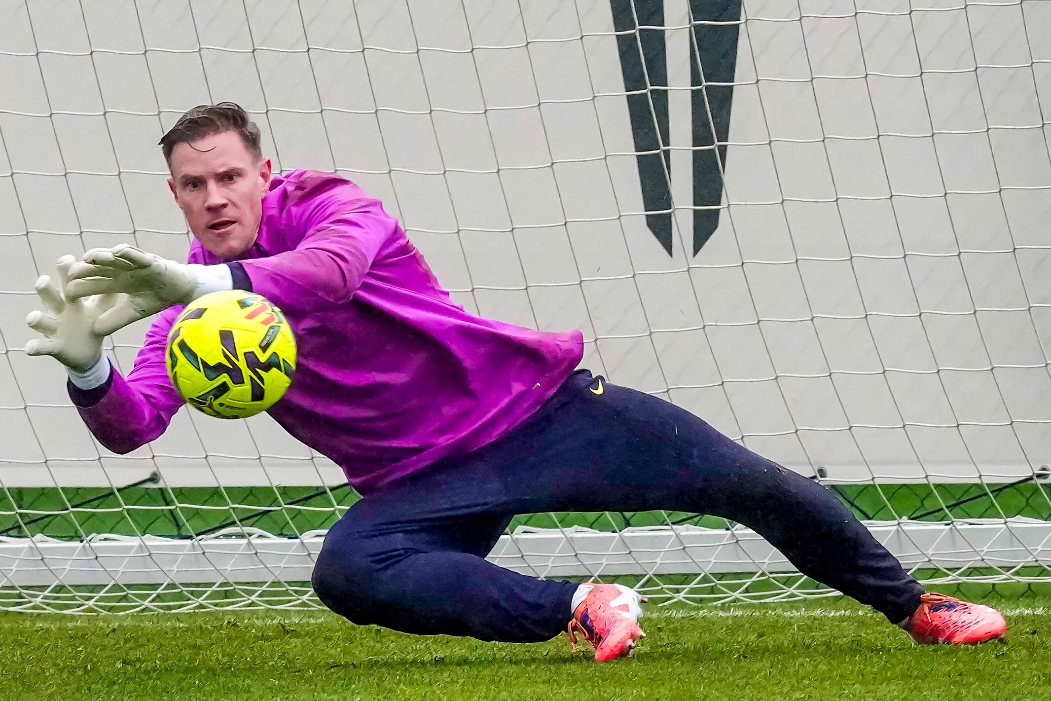 El portero alemán Marc-André Ter Stegen entrena con el FC Barcelona